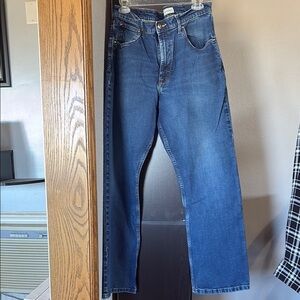 Gently used Men’s Size 36x32 Wrangler Relaxed Boot Cut Jeans